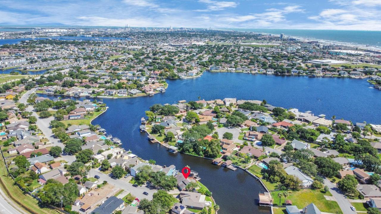 Beauty On The Water! House Near The Beaches! * Galveston