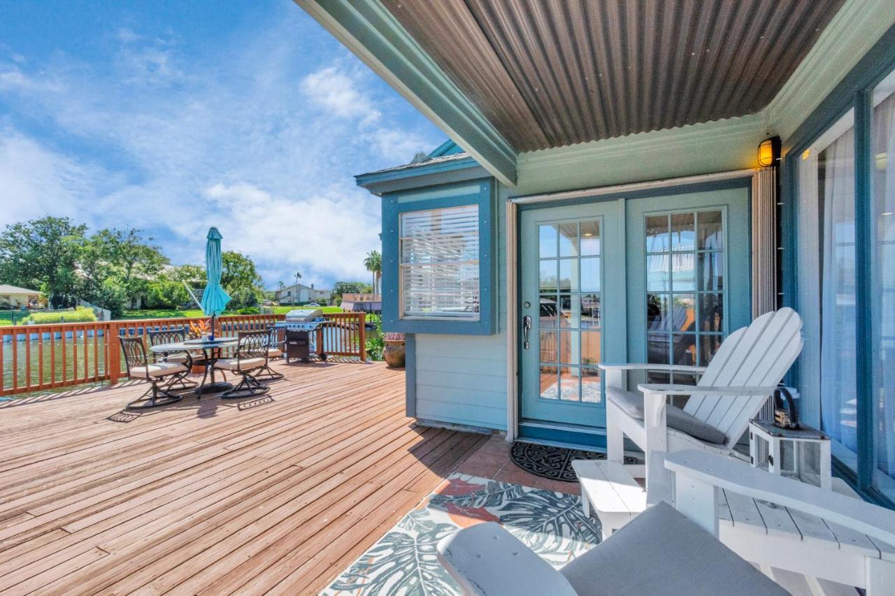 Beauty On The Water! House Near The Beaches! Holiday home