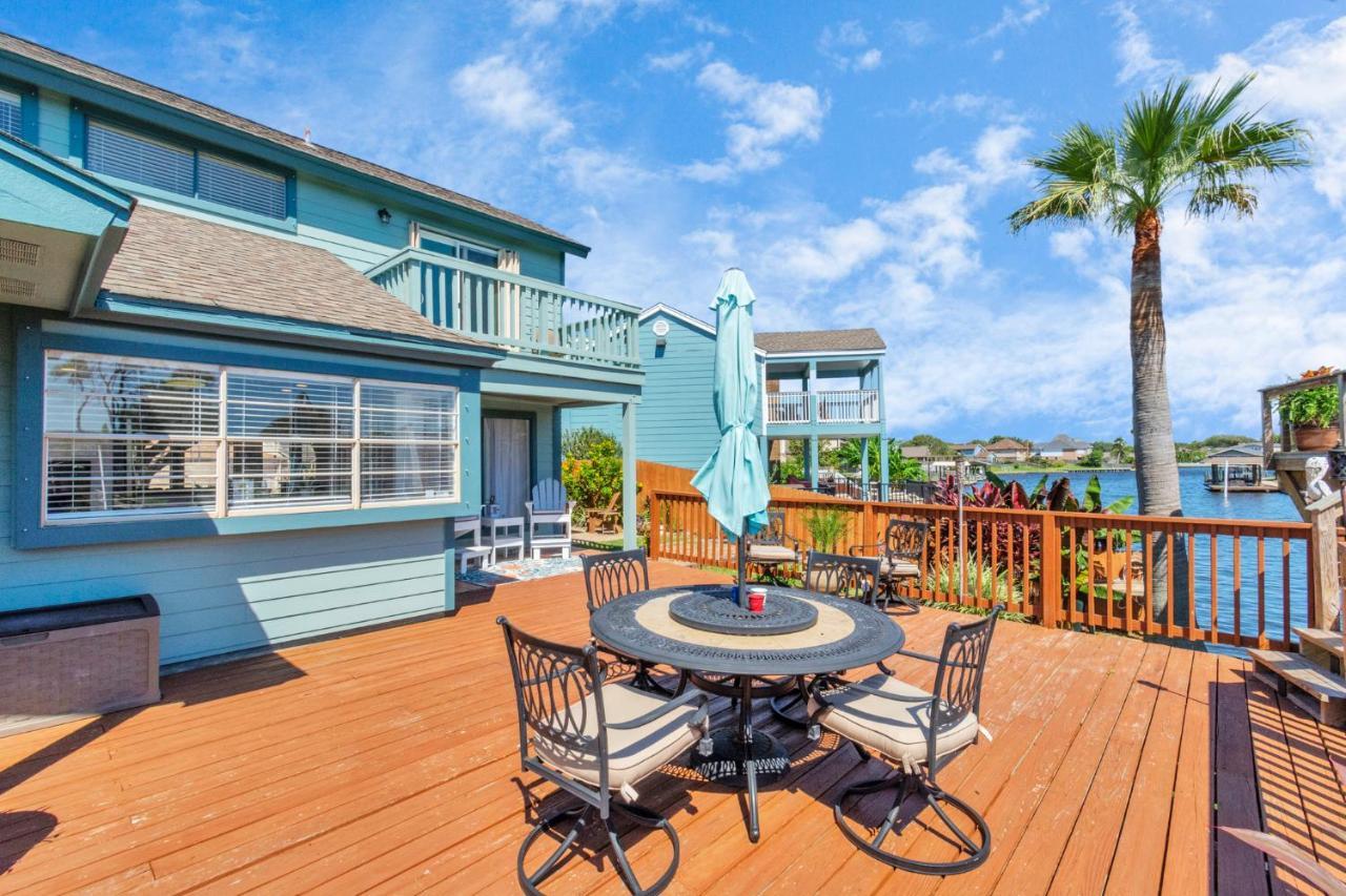 Beauty On The Water! House Near The Beaches!
