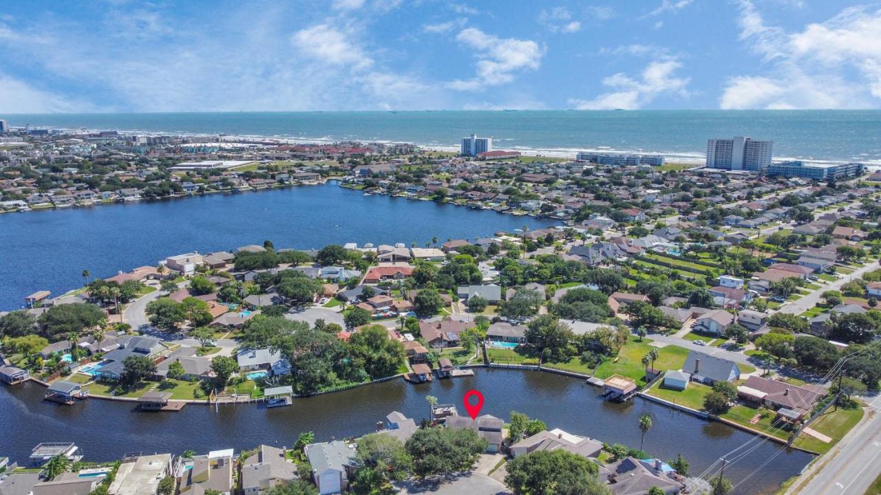 Beauty On The Water! House Near The Beaches! Holiday home