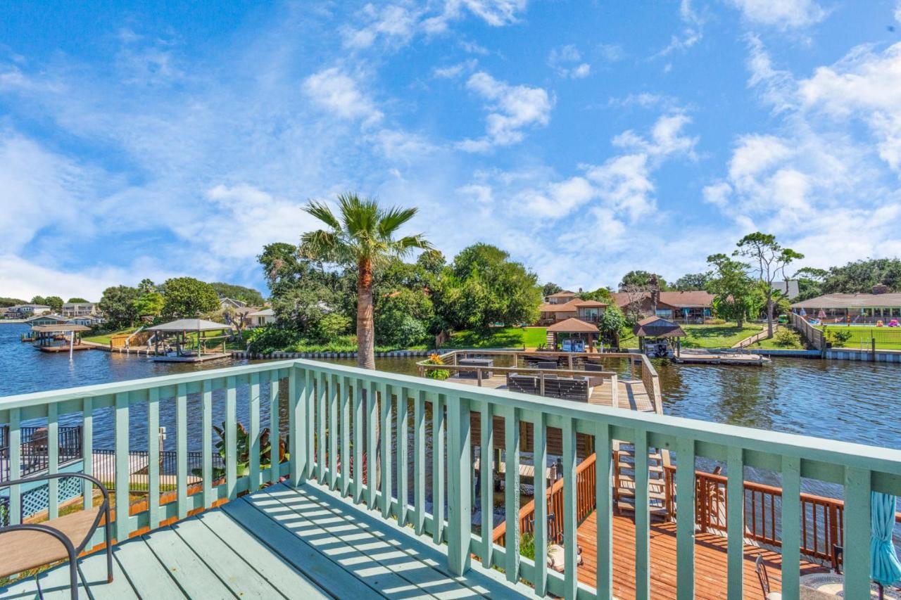 Beauty On The Water! House Near The Beaches! Holiday home